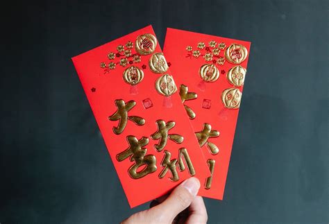 Chinese New Year: How to Give and Receive Lai See Red Packets