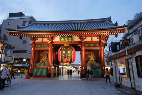 Real Estate Japan Picture of the Day - Kaminarimon Gate at Sensoji - Blog