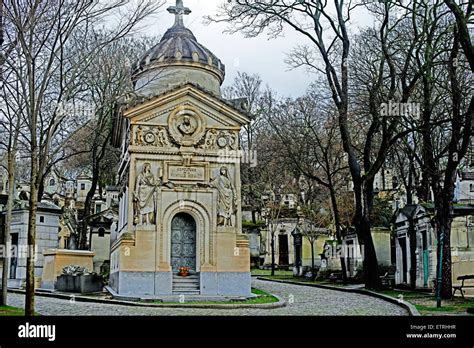 Pere Lachaise cemetery, Paris, France Stock Photo - Alamy