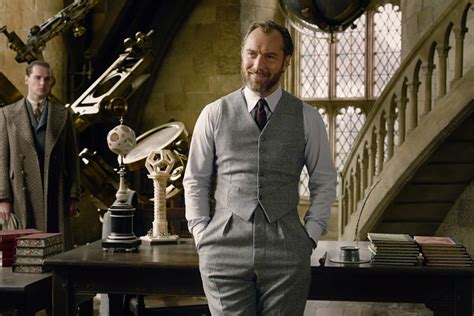 First trailer for Fantastic Beasts: The Crimes of Grindelwald starring Jude Law as Hot Young ...