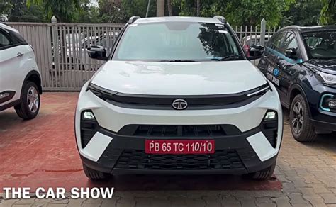 2023 Tata Motors Nexon Facelift sub-compact SUV second base Pure S variant walkaround [Video]