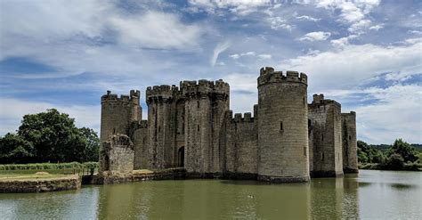 Bodiam Castle (Illustration) - World History Encyclopedia