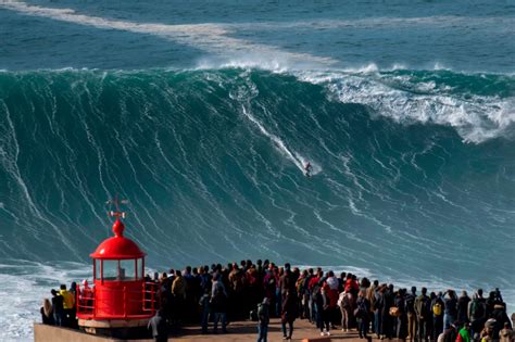 Nazare Beach Waves – Madame Frisuren