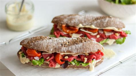 Sandwich with beef carpaccio and truffle mayonnaise | Manna Sauzen