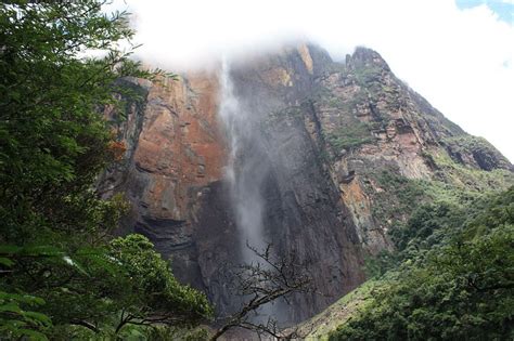 Memiliki Pesona Menakjubkan, Ini 10 Potret Air Terjun Angel