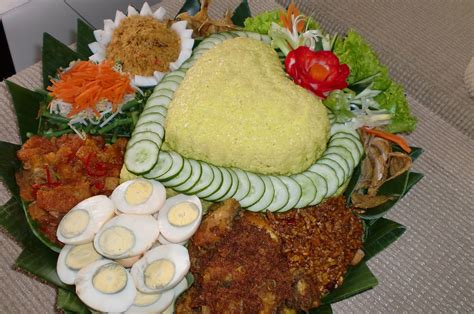 TinuG's Kitchen Stories: Nasi Kuning "CINTA' (Tumpeng Modern)