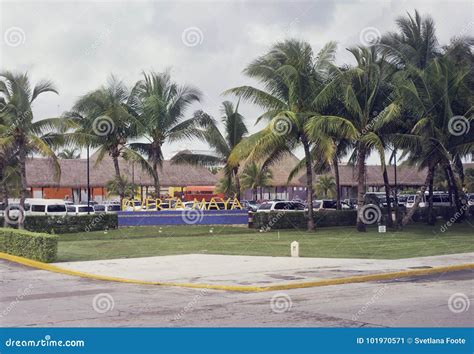 Puerta Maya Sign in Cozumel, Mexico Editorial Photo - Image of tree ...