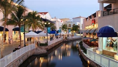 La Isla Shopping Centre in Cancun