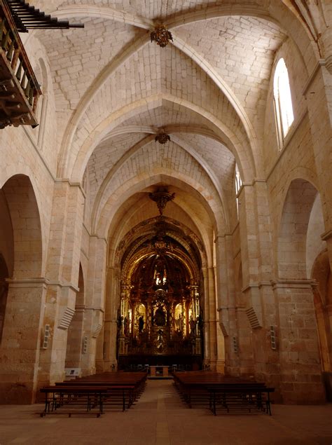 File:Monasterio de Santa María de Huerta - Iglesia - Interior desde el pie.jpg - Wikimedia Commons