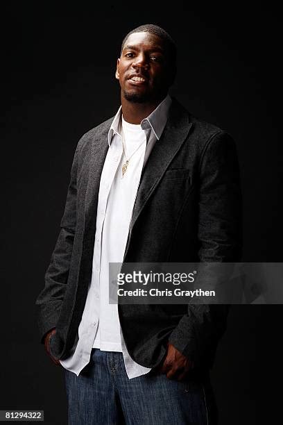 Jonathan Vilma Poses Photos and Premium High Res Pictures - Getty Images