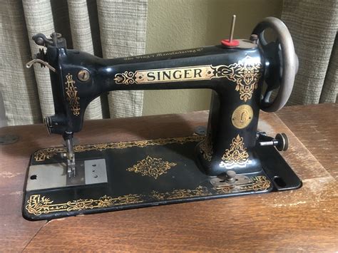 Singer treadle sewing machine | Collectors Weekly