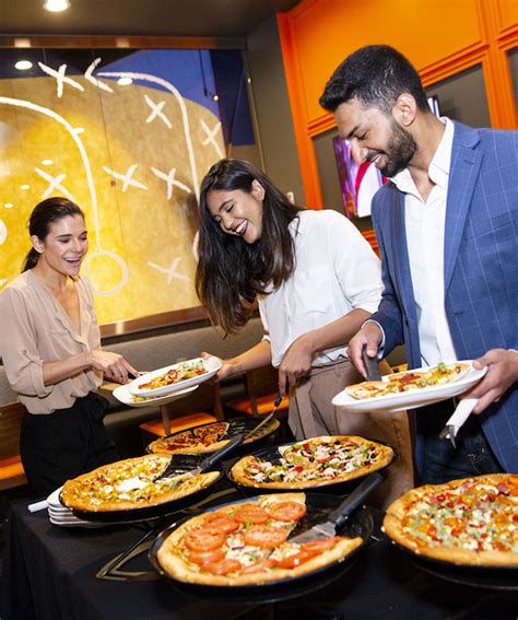 Boston Pizza Deluxe Package – Clifton Hill Travel Trade