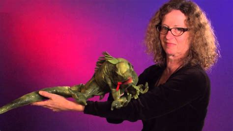 Folkmanis® Iguana Puppet Demo - YouTube