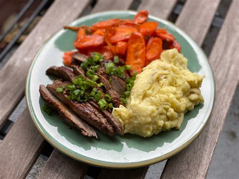 Bistec a la plancha con puré de papas - Comiendo en la Ciudad