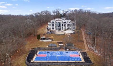 Nelly Finally Sells Abandoned Missouri Mansion | Celebrity Net Worth