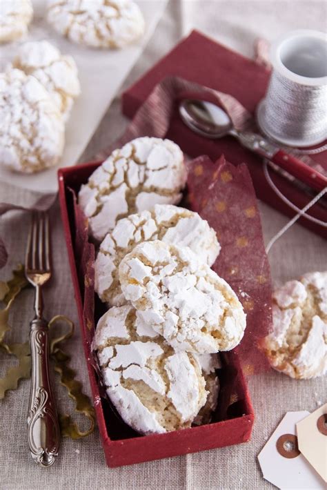 Ricciarelli, Siena's almond cookies - Juls' Kitchen | Ricetta | Biscotti alle mandorle, Ricette ...