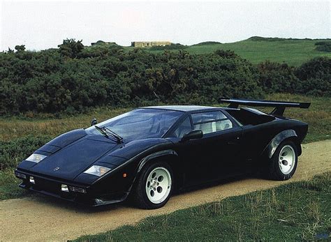 Lamborghini Countach: History of Model, Photo Gallery and List of Modifications