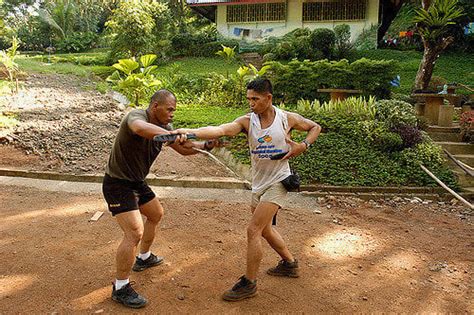 Filipino Knife Fighting - Practical Techniques that can Save Your Life