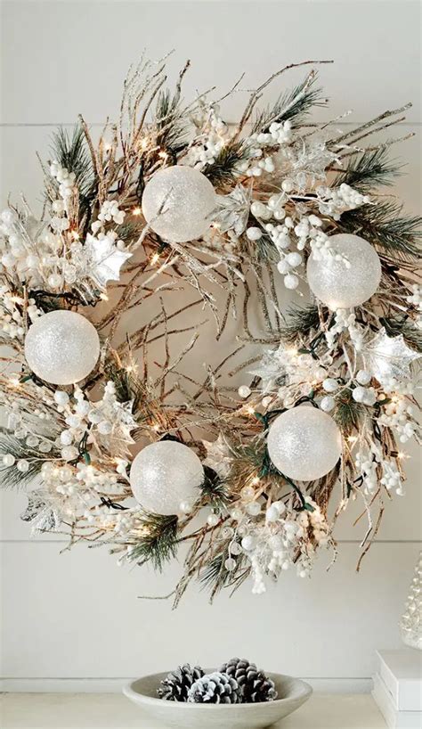 50 Light Christmas Wreaths That Inspire - Shelterness