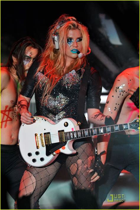 Ke$ha Reaches 2 Million Twitter Followers!: Photo 2573541 | Kesha Pictures | Just Jared