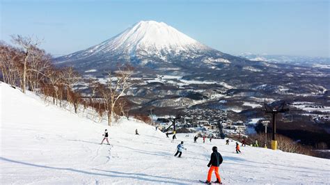 When is the best time to go skiing in Niseko, Japan