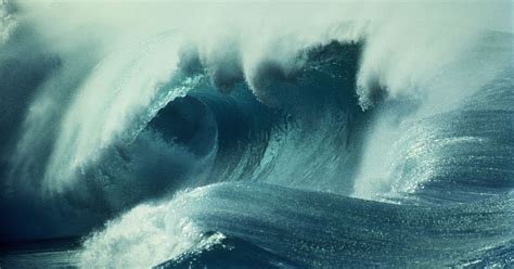 Giant Waves Lash Hawaii Oceanfront Homes In Historic Surf Event | HuffPost