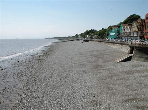 Penarth beach on a summer's day Photo | UK Beach Guide