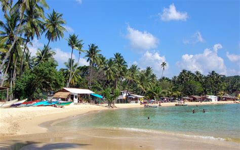 Unawatuna Beach / South / Sri Lanka // World Beach Guide