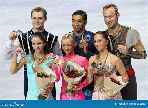 Medalists in pair skating editorial photography. Image of medal - 17206527