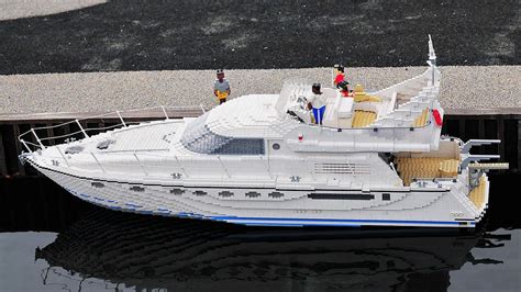 Lego Luxury Yacht #lego #yacht #brickadelics #luxury | Lego, Lego ideen