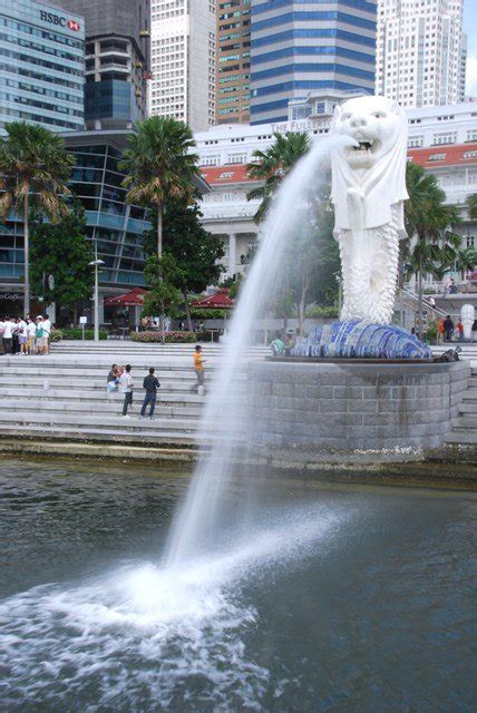 backpack boy: A walking tour of Singapore landmarks