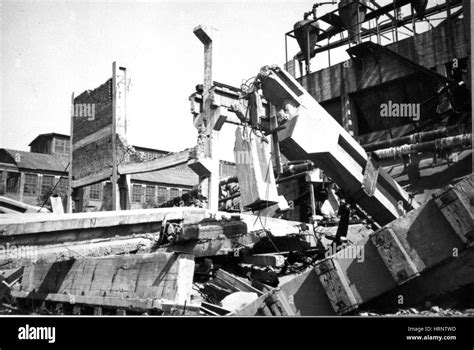 Tangshan Earthquake, 1976 Stock Photo - Alamy