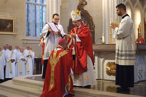 Pallium reminds a bishop of his mission to be a ‘good shepherd,’ says nuncio - The Record Newspaper