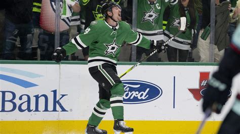 Stars’ Roope Hintz exits Game 4 vs. Avalanche with upper-body injury - BVM Sports