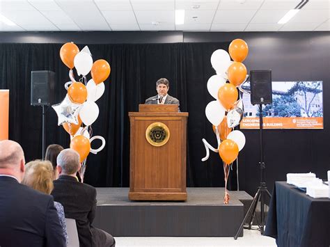 Cockrell School Community Celebrates Grand Opening of New Aerospace Engineering Building