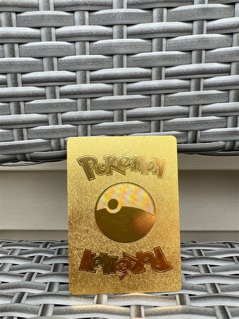 How can you tell a gold Pokémon card from a fake one