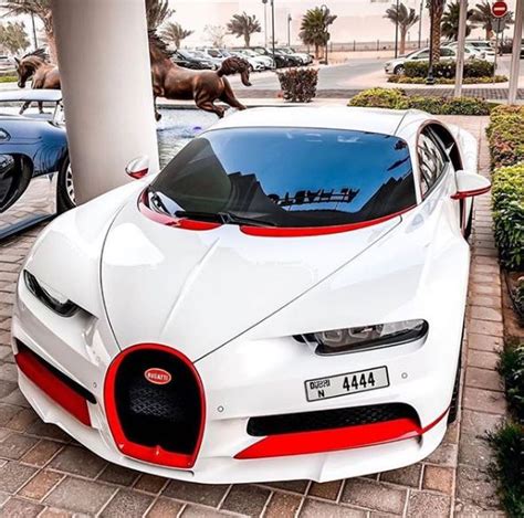 White And Red Bugatti Chiron Shows Amazing Spec in Dubai - autoevolution