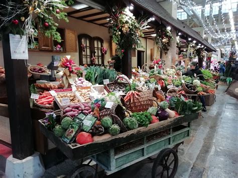 Top 10 Food Markets in Paris for 2024