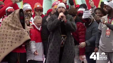 TRAVIS KELCE'S Super Bowl Parade Speech 🔥🔥🔥🔥 - YouTube