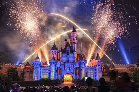 Disney Fireworks | Disneyland fireworks, Disney fireworks, Hong kong disneyland