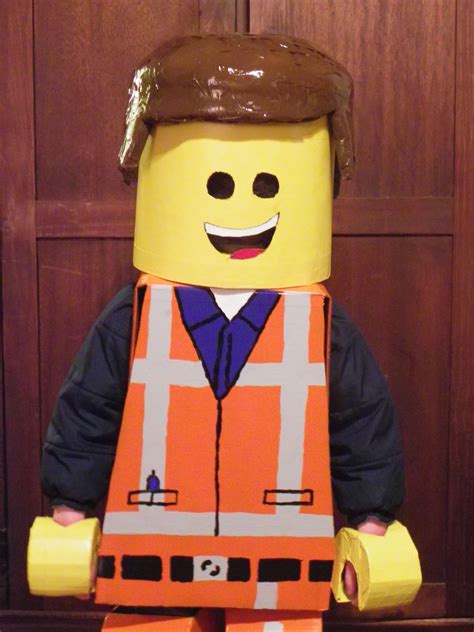 DIY Emmet Lego costume Halloween 2015, Halloween Ideas, Halloween Costumes, Emmet Lego, Lego ...