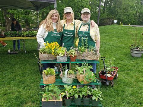 Garden Club hosts annual Plant Sale