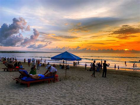 Air Biru Pantai Lampuuk Yang Mempesona - Restu Ibunda