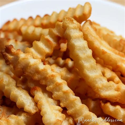 Easy Air Fryer Frozen Crinkle Cut Fries + Video | Munchy Goddess