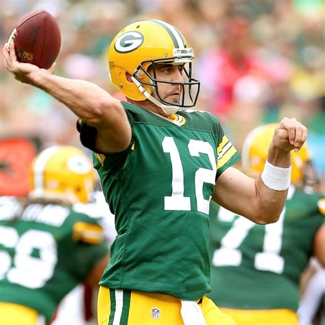 Aaron Rodgers Injury Update: Will His Broken Collarbone Affect His Week 17 Play? | Bleacher Report