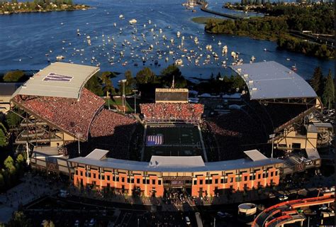 UW, Alaska Airlines agree to naming-rights deal for Husky Stadium’s field | The Seattle Times