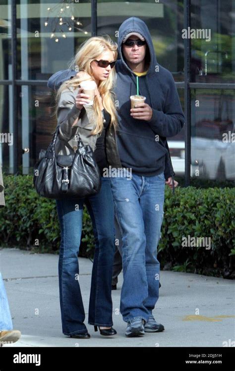 Anna kournikova and enrique iglesias hi-res stock photography and ...