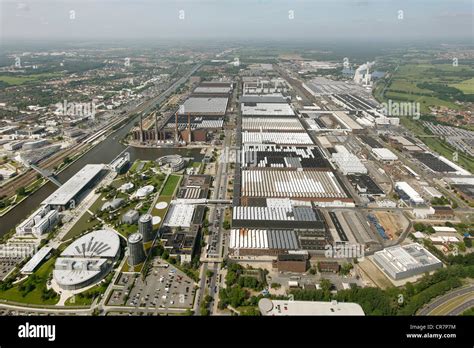 Aerial view, Volkswagen plant, VW factory, Autostadt visitor attraction, Wolfsburg, Lower Saxony ...