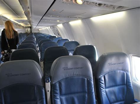 Delta Air Lines Boeing 737-800 Premium Economy (Comfort+) Cabin Interior Photos | Boeing, Delta ...