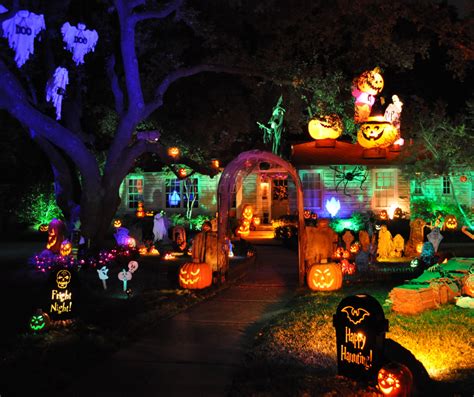 Planning on putting up Halloween Lights This Year? Here's 4 Fun Ideas ...